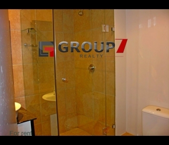En-suite bathroom with shower