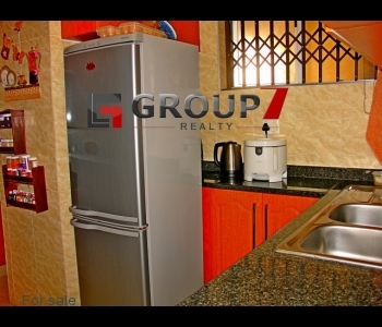 Kitchen with lots of cupboards