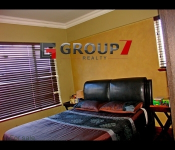 Bedroom 2 with parquet floors