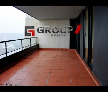 Expansive balcony