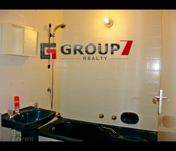 Bathroom 1 fully tiled with shower and tub