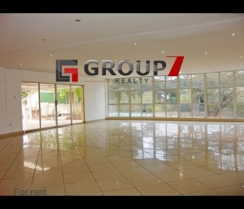 Expansive open plan lounge area 