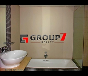 Bathroom 1 with tub