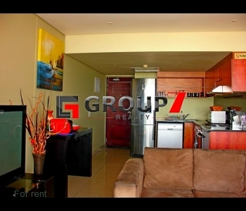 Open plan kitchen and lounge