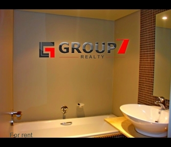 Bathroom 2 with tub