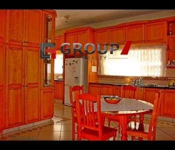 Kitchen flows into dining area